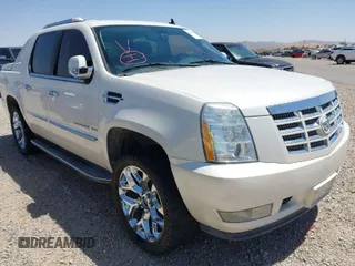 2011 Cadillac Escalade EXT Luxury with VIN 3GYT4MEF6BG161175, listed as a IAAI auction lot 42047669 with 115,235 mi miles. Bid and sale history available at carsss.com. Image 1.