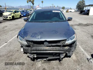 2014 Volkswagen Jetta SE with VIN 3VWD17AJ2EM322087, listed as a Copart auction lot 62571155 with 71,884 mi miles and Salvage title. Bid and sale history available at DreamBid. Image 5.