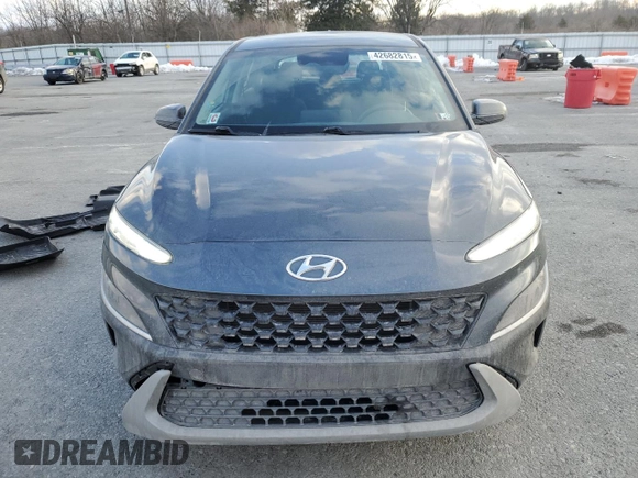 2022 Hyundai Kona SE with VIN KM8K2CAB6NU915757, listed as a Copart auction lot 42682815 with 27,967 mi miles and Salvage Title. Bid and sale history available at carsss.com. Image 5.