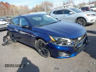 2024 Nissan Altima 2.5 SR with VIN 1N4BL4CW3RN302590, listed as a IAAI auction lot 40739422 with 6,562 mi miles. Bid and sale history available at carsss.com. Image 1.