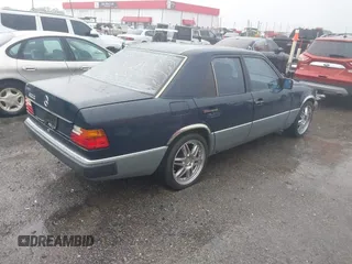 1990 Mercedes-Benz 300 E с VIN WDBEA30D5LB186360, выставлен на аукционе IAAI как лот 42502197 с пробегом 226 135 миль миль и . История ставок и продаж доступна на DreamBid. Изображение 4.