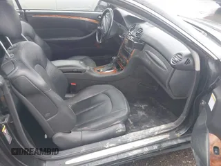2004 Mercedes-Benz CLK 320 z VIN WDBTK65G34T018754, wystawiony jako IAAI lot #41741273 z przebiegiem 152 231 mil mil oraz . Historia ofert i sprzedaży dostępna na DreamBid. Obrazek 5.
