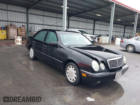 1996 Mercedes-Benz E-Class with VIN WDBJF55F0TJ007170, listed as a IAAI auction lot 41147514 with 122,044 mi miles. Bid and sale history available at carsss.com. Image 1.