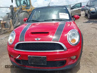 2013 MINI Convertible S z VIN WMWZP3C50DT297624, wystawiony jako IAAI lot #42558374 z przebiegiem 55 106 mil mil oraz . Historia ofert i sprzedaży dostępna na DreamBid. Obrazek 13.