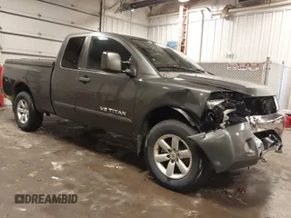 2009 Nissan Titan SE z VIN 1N6BA06C09N302294, wystawiony jako IAAI lot #42413356 z przebiegiem 308 985 mil mil oraz . Historia ofert i sprzedaży dostępna na DreamBid. Obrazek 1.