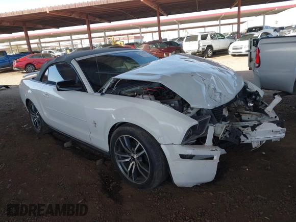 2007 Ford Mustang Deluxe with VIN 1ZVFT84N475280618, listed as a IAAI auction lot 41739867 with 194,934 mi miles and . Bid and sale history available at carsss.com. Image 1.