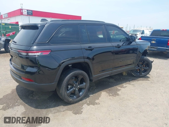 2023 Jeep Grand Cherokee Laredo z VIN 1C4RJGAG7PC648078, wystawiony jako IAAI lot #42474047 z przebiegiem 25 663 mil mil oraz . Historia ofert i sprzedaży dostępna na DreamBid. Obrazek 4.