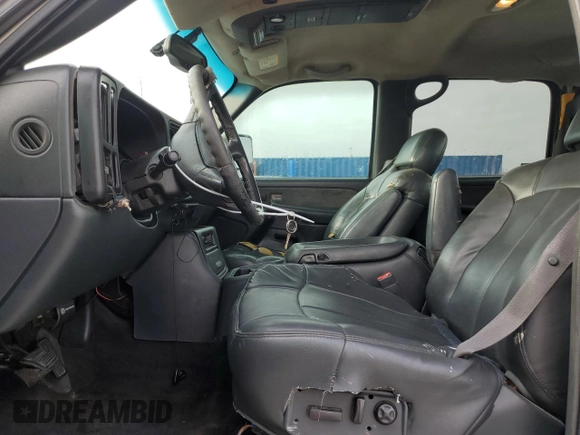 2002 Chevrolet Silverado 1500HD LT with VIN 1GCGC13U42F195580, listed as a Copart auction lot 53432235 with 238,007 mi miles and Salvage Title. Bid and sale history available at DreamBid. Image 7.
