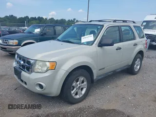 2008 Ford Escape XLS z VIN 1FMCU92Z98KB27360, wystawiony jako IAAI lot #42821934 z przebiegiem 168 647 mil mil oraz . Historia ofert i sprzedaży dostępna na DreamBid. Obrazek 2.