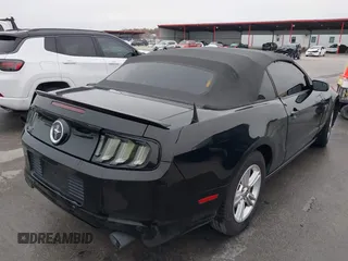 2014 Ford Mustang V6 z VIN 1ZVBP8EM2E5330955, wystawiony jako IAAI lot #41567236 z przebiegiem 17 365 mil mil oraz . Historia ofert i sprzedaży dostępna na DreamBid. Obrazek 4.