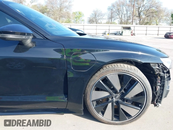 2024 Audi e-tron GT Prestige z VIN WAUEJBFW6R7002606, wystawiony jako IAAI lot #41797047 z przebiegiem 6 184 mil mil oraz . Historia ofert i sprzedaży dostępna na DreamBid. Obrazek 21.