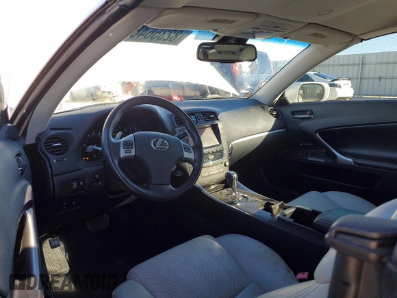 2013 Lexus IS 250 C z VIN JTHFF2C24D2527923, wystawiony jako Copart lot #82356464 z przebiegiem 55 593 mil mil oraz Szkoda całkowita • Salvage title. Historia ofert i sprzedaży dostępna na DreamBid. Obrazek 8.