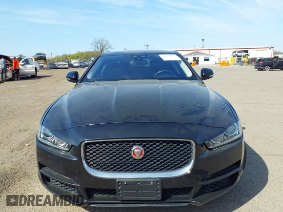 2017 Jaguar XE 35t Prestige z VIN SAJAK4BV1HA966878, wystawiony jako IAAI lot #42115970 z przebiegiem 62 949 mil mil oraz . Historia ofert i sprzedaży dostępna na DreamBid. Obrazek 12.