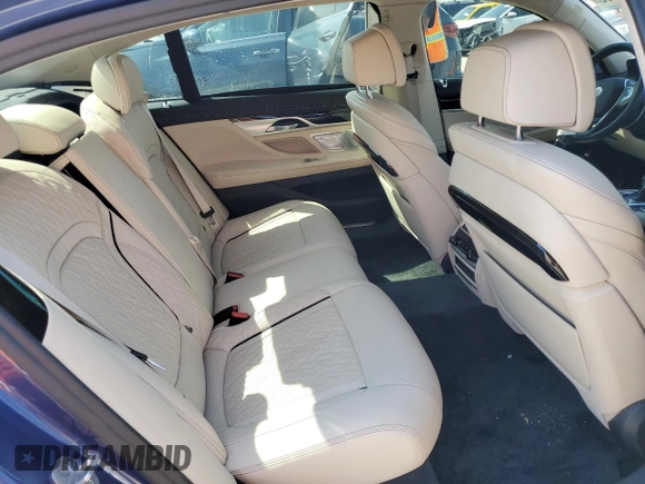 2020 BMW 7 Series z VIN WBA7U2C18LCD14534, wystawiony jako Copart lot #44378393 z przebiegiem 35 039 mil mil oraz . Historia ofert i sprzedaży dostępna na DreamBid. Obrazek 10.