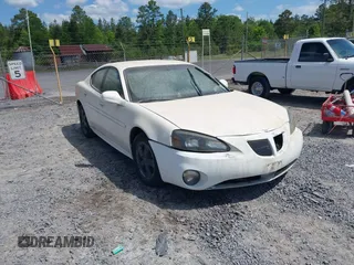 2006 Pontiac Grand Prix with VIN 2G2WP552861204284, listed as a IAAI auction lot 42145122 with 184,633 mi miles. Bid and sale history available at carsss.com. Image 1.