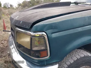 1993 Ford F-150 z VIN 1FTEX15N7PKB65960, wystawiony jako IAAI lot #41306323 z przebiegiem Nie podano mil oraz . Historia ofert i sprzedaży dostępna na DreamBid. Obrazek 12.
