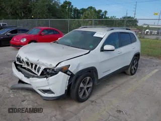 2019 Jeep Cherokee Limited z VIN 1C4PJLDB9KD381271, wystawiony jako IAAI lot #42156955 z przebiegiem 88 194 mil mil oraz . Historia ofert i sprzedaży dostępna na DreamBid. Obrazek 2.