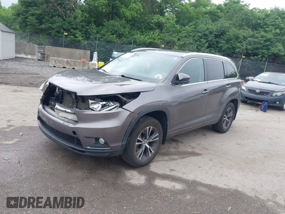2016 Toyota Highlander XLE z VIN 5TDJKRFHXGS258923, wystawiony jako IAAI lot #42372340 z przebiegiem 181 438 mil mil oraz . Historia ofert i sprzedaży dostępna na DreamBid. Obrazek 17.