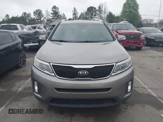 2015 Kia Sorento LX with VIN 5XYKTCA69FG572045, listed as a IAAI auction lot 41960132 with 152,400 mi miles. Bid and sale history available at carsss.com. Image 12.