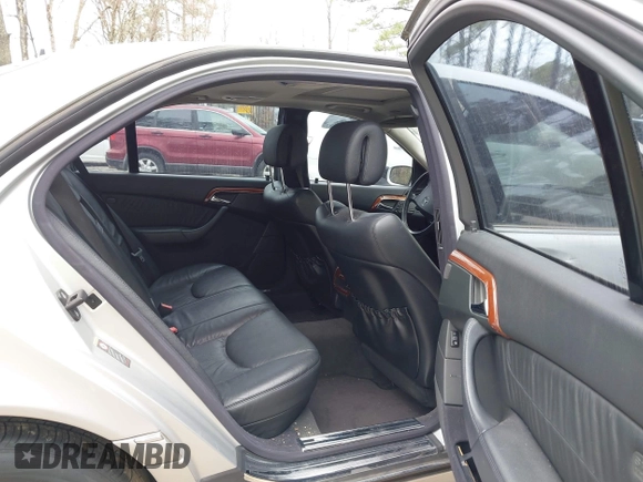 2004 Mercedes-Benz S-Class 4.3L with VIN WDBNG83J24A429403, listed as a IAAI auction lot 41744817 with 188,291 mi miles. Bid and sale history available at carsss.com. Image 8.