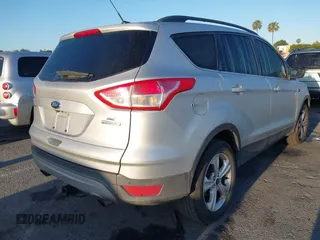 2016 Ford Escape SE z VIN 1FMCU0GX4GUB25618, wystawiony jako IAAI lot #42014559 z przebiegiem 139 350 mil mil oraz . Historia ofert i sprzedaży dostępna na DreamBid. Obrazek 4.