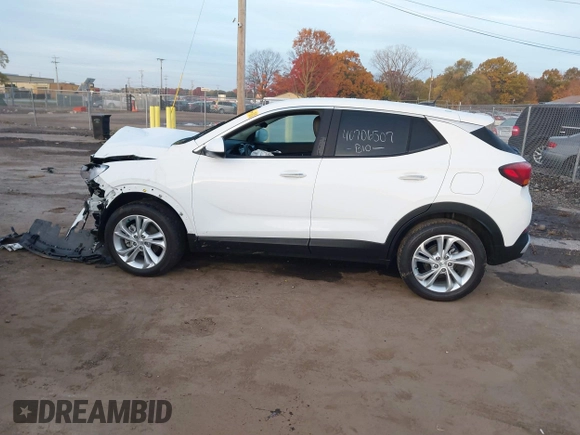 2023 Buick Encore GX Preferred z VIN KL4MMCSL7PB134298, wystawiony jako IAAI lot #40706507 z przebiegiem 9 120 mil mil oraz . Historia ofert i sprzedaży dostępna na DreamBid. Obrazek 14.