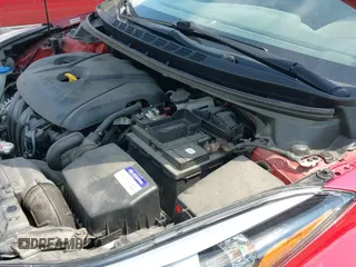 2015 Hyundai Elantra SE z VIN KMHDH4AE6FU327558, wystawiony jako IAAI lot #42988302 z przebiegiem 68 452 mil mil oraz . Historia ofert i sprzedaży dostępna na DreamBid. Obrazek 13.