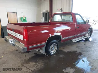 1990 Chevrolet C/K 2500 with VIN 1GCFC24K8LE253101, listed as a IAAI auction lot 34466000 with 69,933 mi miles. Bid and sale history available at carsss.com. Image 4.