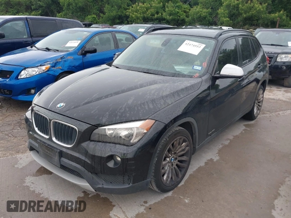 2014 BMW X1 sDrive28i z VIN WBAVM1C52EVW47658, wystawiony jako IAAI lot #42474553 z przebiegiem 137 861 mil mil oraz . Historia ofert i sprzedaży dostępna na DreamBid. Obrazek 2.