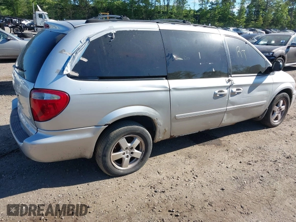 2005 Dodge Caravan SXT with VIN 2D4GP44L75R167901, listed as a IAAI auction lot 42314293 with Not provided miles and . Bid and sale history available at DreamBid. Image 4.