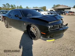 2023 Dodge Challenger R/T Scat Pack Widebody z VIN 2C3CDZFJ2PH694397, wystawiony jako Copart lot #85464614 z przebiegiem 15 843 mil mil oraz Szkoda całkowita • Salvage title. Historia ofert i sprzedaży dostępna na DreamBid. Obrazek 10.