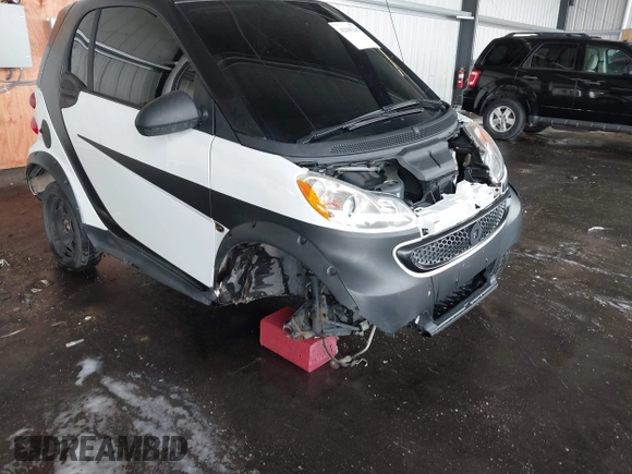 2014 Smart fortwo Pure z VIN WMEEJ3BA4EK737709, wystawiony jako IAAI lot #42105265 z przebiegiem 23 970 mil mil oraz . Historia ofert i sprzedaży dostępna na DreamBid. Obrazek 6.
