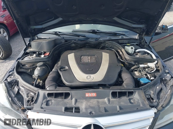 2012 Mercedes-Benz C 300 Sport z VIN WDDGF8BB1CA717117, wystawiony jako IAAI lot #42684049 z przebiegiem 184 128 mil mil oraz . Historia ofert i sprzedaży dostępna na DreamBid. Obrazek 10.