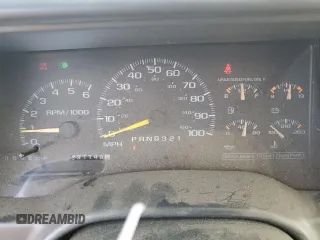 1998 GMC Suburban z VIN 3GKFK16R1WG503206, wystawiony jako Copart lot #69802344 z przebiegiem 231 148 mil mil oraz Szkody całkowita. Historia ofert i sprzedaży dostępna na DreamBid. Obrazek 9.