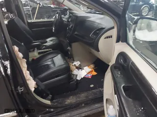 2014 Chrysler Town & Country Touring with VIN 2C4RC1BG4ER330039, listed as a IAAI auction lot 41335713 with 113,969 mi miles. Bid and sale history available at carsss.com. Image 5.