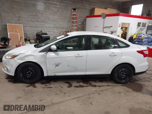 2012 Ford Focus SE с VIN 1FAHP3F21CL301085, выставлен на аукционе IAAI как лот 42321328 с пробегом 157 818 миль миль и . История ставок и продаж доступна на DreamBid. Изображение 14.