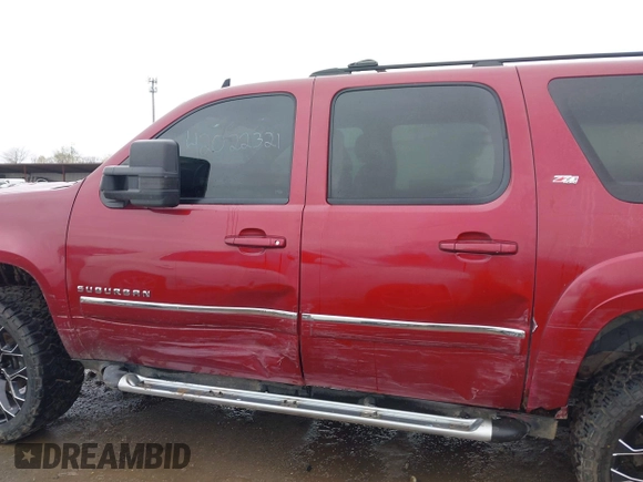 2010 Chevrolet Suburban LT with VIN 1GNUKJE38AR274572, listed as a IAAI auction lot 42022321 with 260,690 mi miles. Bid and sale history available at carsss.com. Image 15.