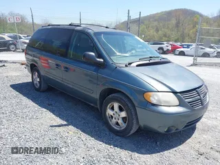 2005 Dodge Caravan SXT with VIN 2D4GP44L95R324232, listed as a IAAI auction lot 42056320 with 200,459 mi miles. Bid and sale history available at carsss.com. Image 1.