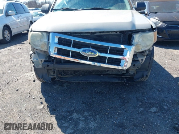2008 Ford Escape XLT with VIN 1FMCU93198KC12899, listed as a IAAI auction lot 41768951 with 202,830 mi miles. Bid and sale history available at carsss.com. Image 6.