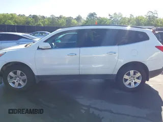 2012 Chevrolet Traverse 1LT z VIN 1GNKVGEDXCJ204602, wystawiony jako IAAI lot #41943724 z przebiegiem 151 118 mil mil oraz . Historia ofert i sprzedaży dostępna na DreamBid. Obrazek 14.