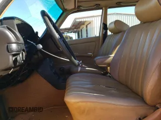 1982 Mercedes-Benz 300 D z VIN WDBAB33A8CB015440, wystawiony jako Copart lot #47839675 z przebiegiem 225 113 mil mil oraz Szkoda całkowita • Salvage title. Historia ofert i sprzedaży dostępna na DreamBid. Obrazek 7.