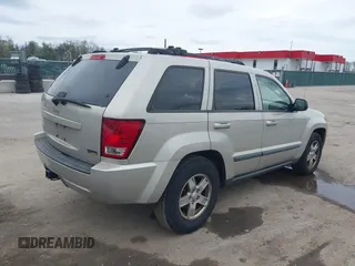 2007 Jeep Grand Cherokee Laredo z VIN 1J8HR48P77C548578, wystawiony jako IAAI lot #41974603 z przebiegiem 179 280 mil mil oraz . Historia ofert i sprzedaży dostępna na DreamBid. Obrazek 4.