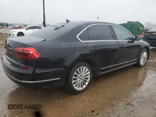 2017 Volkswagen Passat SE z VIN 1VWBT7A35HC005459, wystawiony jako Copart lot #43448015 z przebiegiem 141 540 mil mil oraz Szkoda całkowita • Salvage title. Historia ofert i sprzedaży dostępna na DreamBid. Obrazek 3.