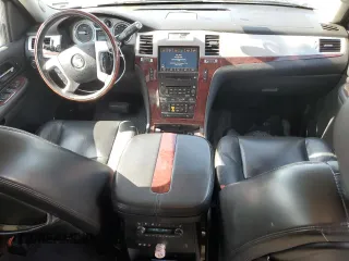 2009 Cadillac Escalade z VIN 1GYFK23279R255745, wystawiony jako Copart lot #50823945 z przebiegiem 209 978 mil mil oraz Szkoda całkowita • Salvage title. Historia ofert i sprzedaży dostępna na DreamBid. Obrazek 8.