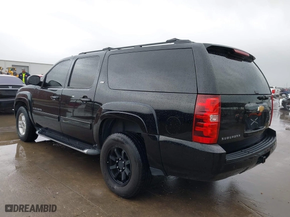 2013 Chevrolet Suburban LT with VIN 1GNSKJE71DR308480, listed as a IAAI auction lot 41695090 with 129,000 mi miles. Bid and sale history available at carsss.com. Image 3.