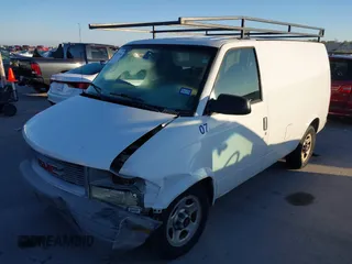 2004 GMC Safari Cargo with VIN 1GTDM19X04B504523, listed as a IAAI auction lot 41028946 with 191,471 mi miles. Bid and sale history available at carsss.com. Image 2.