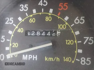 1983 Toyota Pickup z VIN JT4RN44R8D1137485, wystawiony jako IAAI lot #41741970 z przebiegiem 328 446 mil mil oraz . Historia ofert i sprzedaży dostępna na DreamBid. Obrazek 16.