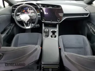 2023 Lexus RZ 450e Premium z VIN JTJAAAAB5PA009849, wystawiony jako Copart lot #81161103 z przebiegiem 4056 mil mil oraz . Historia ofert i sprzedaży dostępna na DreamBid. Obrazek 8.