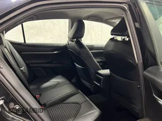 2023 Toyota Camry SE z VIN 4T1G11BK3PU075080, wystawiony jako Copart lot #58753195 z przebiegiem 106 506 mil mil oraz Czysty tytuł • Clean title. Historia ofert i sprzedaży dostępna na DreamBid. Obrazek 6.