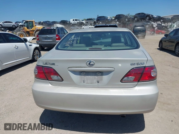 2002 Lexus ES 300 with VIN JTHBF30G820060132, listed as a IAAI auction lot 42021953 with 167,763 mi miles. Bid and sale history available at carsss.com. Image 17.